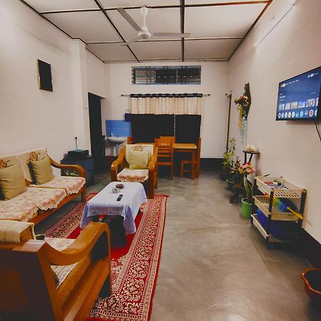 Gayatri Homestay Dibrugarh 外观 照片