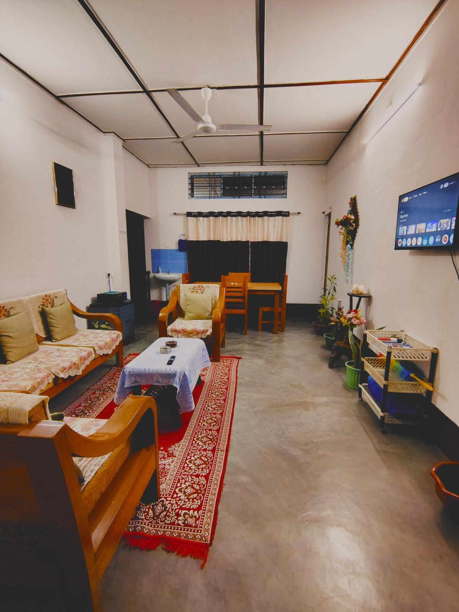 Gayatri Homestay Dibrugarh 外观 照片